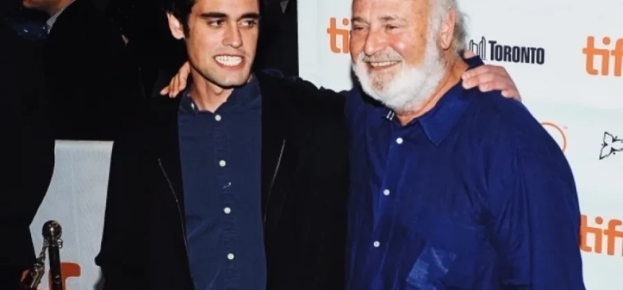 Сын режиссера Роба Райнера не признал вину в убийстве родителей