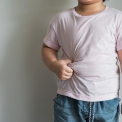 Терапевт ответил, влияет ли лишний вес ребенка на процесс обучения