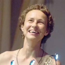 Украинский суд заочно приговорил певицу Чичерину к 12 годам тюрьмы