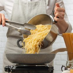 Врач дал советы, как правильно есть макароны худеющим