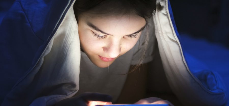 Врач назвала последствия избытка экранного времени для детей