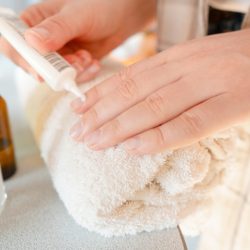 Врач объяснила, почему нельзя отрывать заусенцы