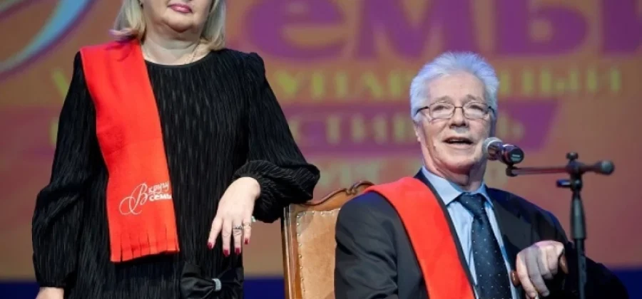 Жены, романы и дети вне брака. Как сложилась личная жизнь Евгения Жарикова