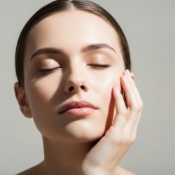 Что на самом деле определяет здоровье кожи: гены, образ жизни или среда?