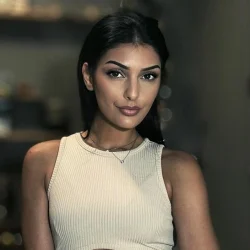 Блогер умерла после увеличения груди — врач молчит и продолжает рекламировать свои услуги