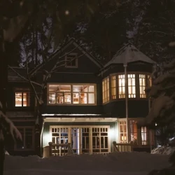 «Человек меняет кожу». Что за новый музей открылся в Переделкине