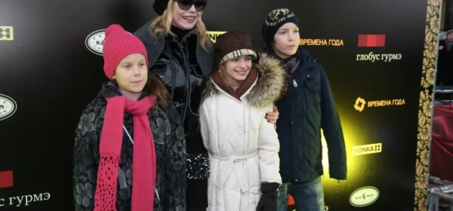 Дочь в Лондоне, сын в Алма-Ате. Кем стали дети Дэнс от «короля окорочков»