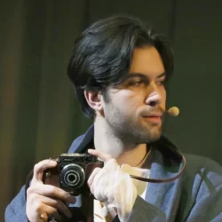 Харизма деда. Внук Ильи Олейникова покоряет сцену