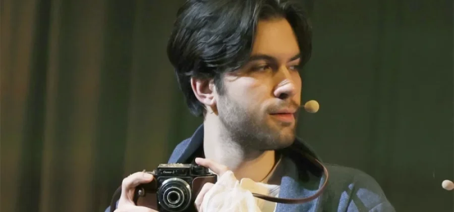 Харизма деда. Внук Ильи Олейникова покоряет сцену