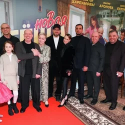 Харламов, Аронова, Бурунов. Кто пришел на премьеру комедии «Новая теща»