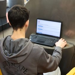 Хирург перечислил последствия длительной сидячей работы