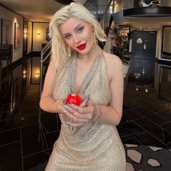 Найдена мертвой 27-летняя модель Айшегюль Эраслан — 30 фото девушки, ставшей феноменом соцсетей