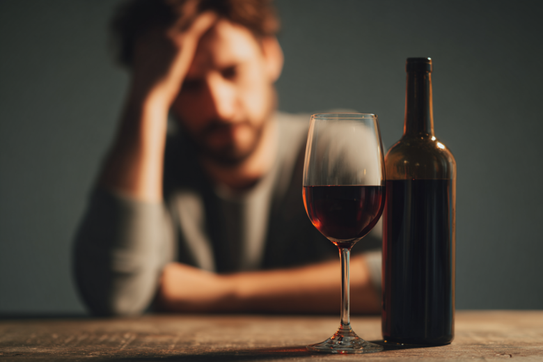 Не благородный напиток, а отрава: нарколог раскрыла всю правду о вине