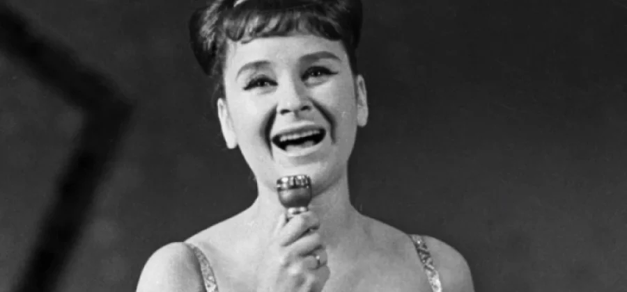 Обошла даже Кобзона. Кто погубил карьеру исполнительницы «Солнечного круга»