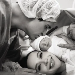 Онколог ответил, почему рак у Лерчек нашли только при родах