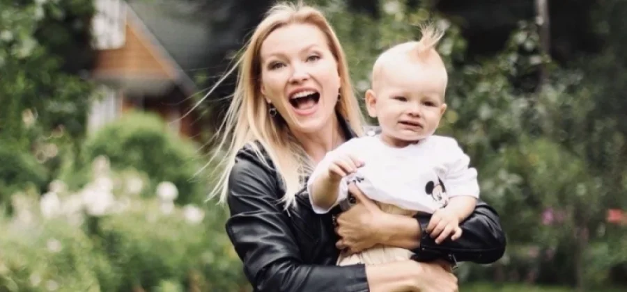 Пасла коз, доила коров. Почему актриса Брюханова считает себя деревенской