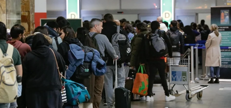 Первый самолет с россиянами прилетел из ОАЭ — среди них актриса Тарасова: «Хочется землю целовать»