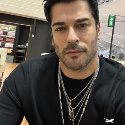 Поклонницы отдали 45 тысяч рублей ради фото с кумиром — как Москва встретила Бурака Озчивита