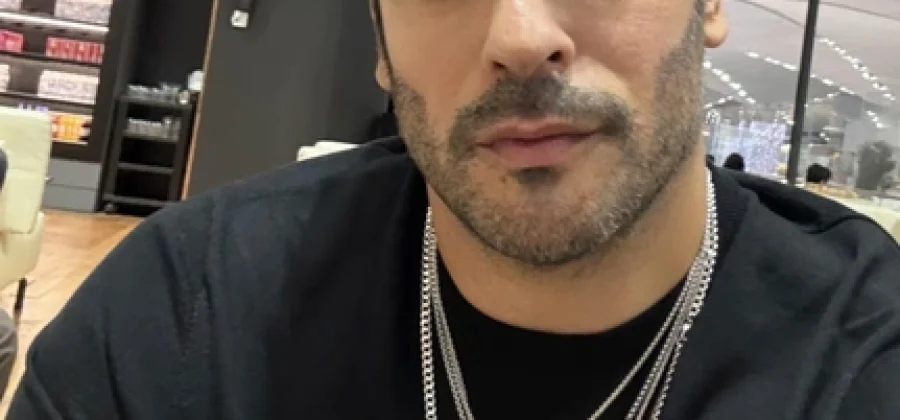 Поклонницы отдали 45 тысяч рублей ради фото с кумиром — как Москва встретила Бурака Озчивита