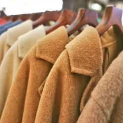 Стилист объяснила, что в гардеробе выдает неуверенного в себе человека