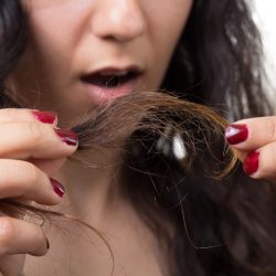 Стилист рассказала, кому стоит отказаться от биозавивки