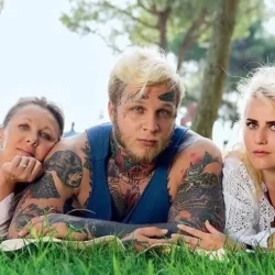 Тату на лице и поиск себя. Как сын Елены Яковлевой выбрал свой путь