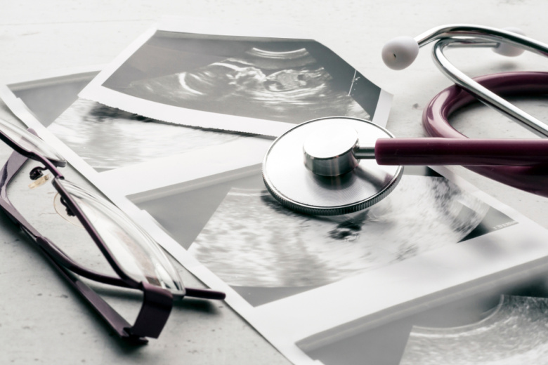 Тысячи частных клиник в России отказались от лицензий на аборты