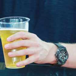 Врач раскрыла тревожные факты о воздействии пива на головной мозг