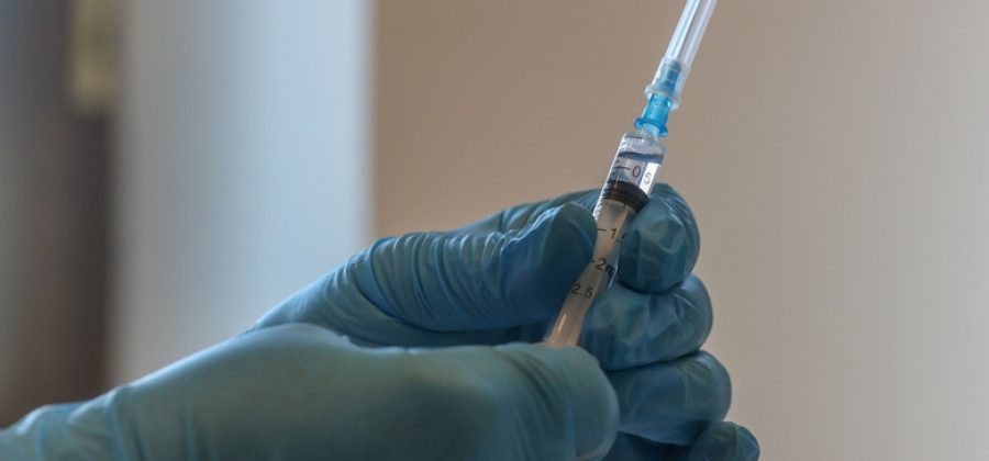 Врач рассказала о схемах вакцинации от клещевого энцефалита