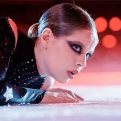 «Всё ярко, как неоновая вывеска». Зрители оценили сериал «На льду»