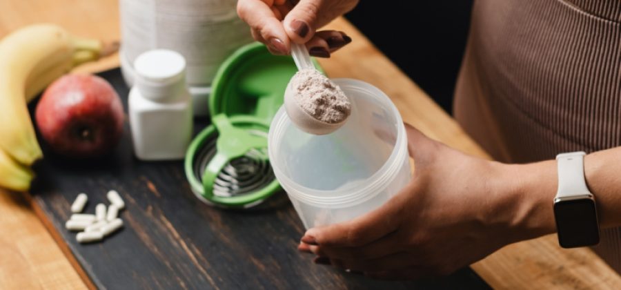 Диетолог ответила, к чему может привести употребление спортивного протеина