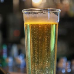 Гастроэнтеролог развеяла популярный миф о безалкогольном пиве