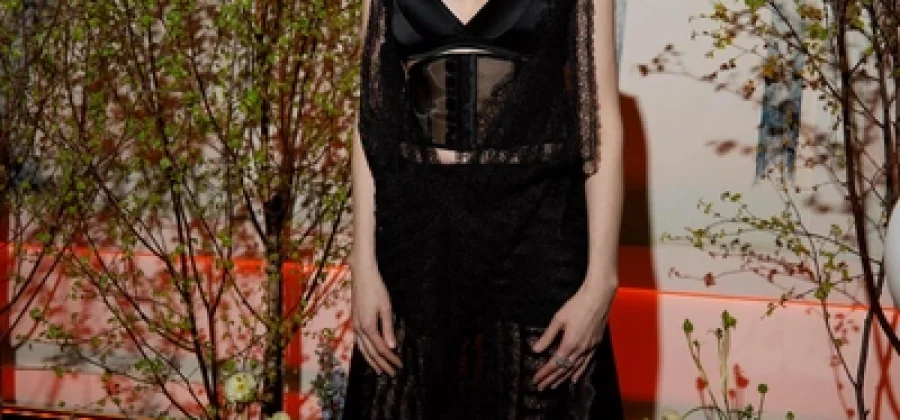 Юлию Снигирь в «голом» платье назвали «снятой с креста» — она не стала молчать