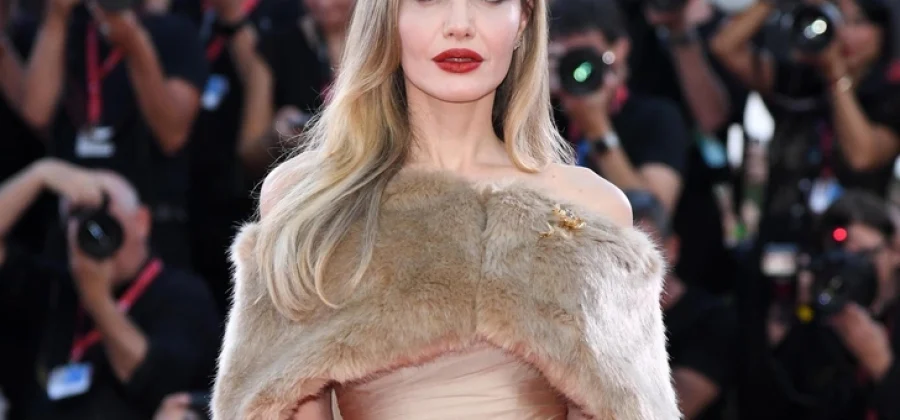 Как Анджелина Джоли теряла свою красоту: все пластические операции актрисы