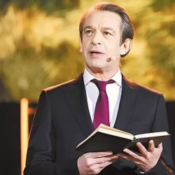 «Люблю гадать на книгах». Владимир Машков объяснил магию печатного слова