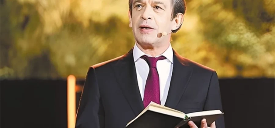 «Люблю гадать на книгах». Владимир Машков объяснил магию печатного слова