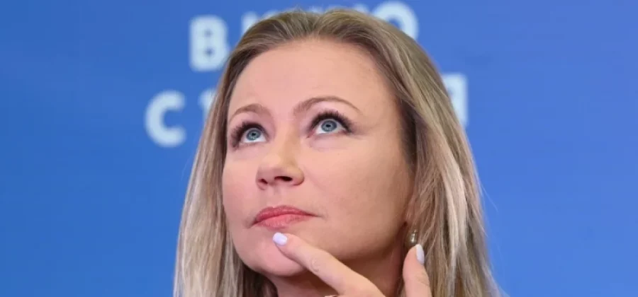 Муж на 19 лет моложе, сын в 46, развод, суд… Как живет Мария Миронова?