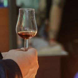 Нарколог объяснил, как не уйти в запой весной