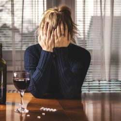 Нарколог раскрыл, каким напитком нельзя запивать снотворное