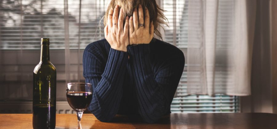 Нарколог раскрыл, каким напитком нельзя запивать снотворное