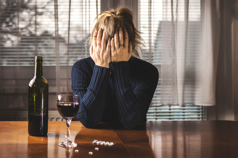 Нарколог раскрыл, каким напитком нельзя запивать снотворное