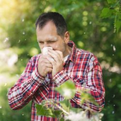 Неудачный чих «внутрь себя» обернулся для россиянина переломом гортани