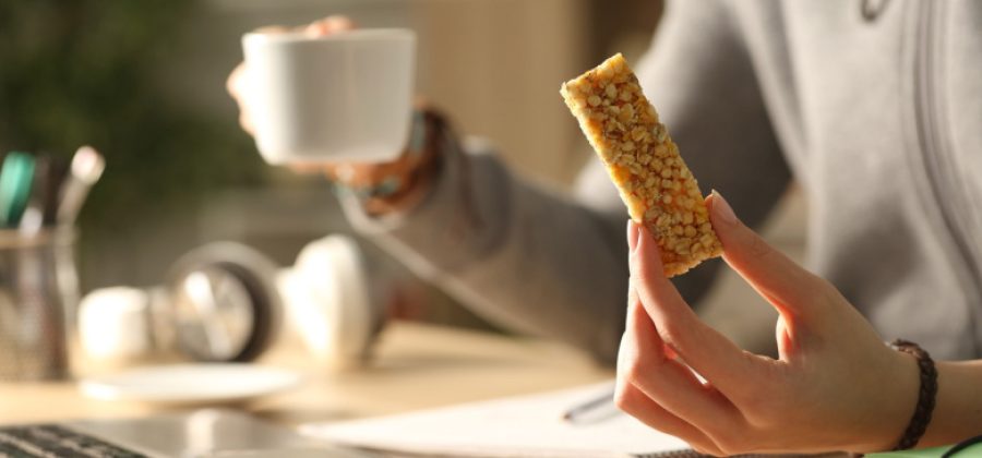 Нутрициолог ответила, могут ли протеиновые батончики стать заменой мяса