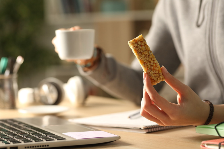 Нутрициолог ответила, могут ли протеиновые батончики стать заменой мяса