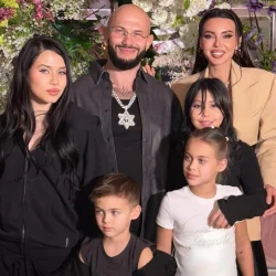 Оксана Самойлова в прозрачном платье отметила 38-летие с мамой: «Мы избавились от обидчика»