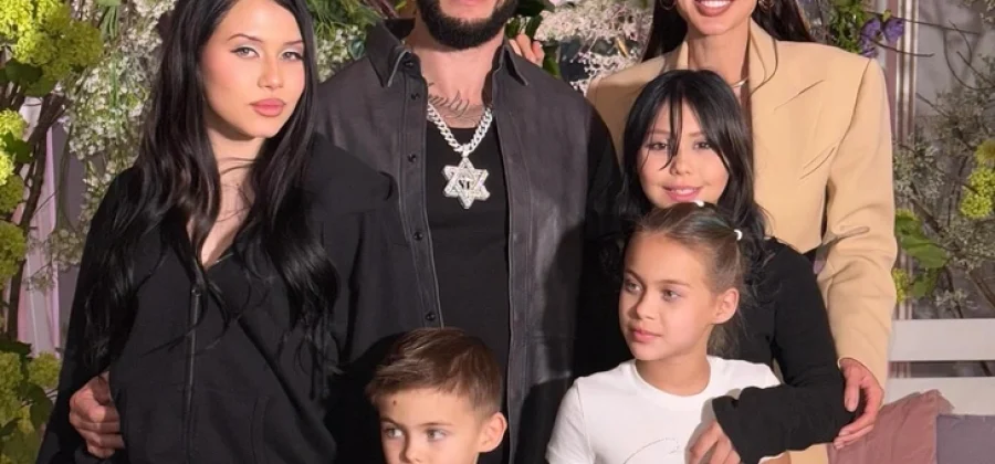 Оксана Самойлова в прозрачном платье отметила 38-летие с мамой: «Мы избавились от обидчика»