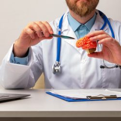 Психолог назвала способы тренировки мозга в пожилом возрасте