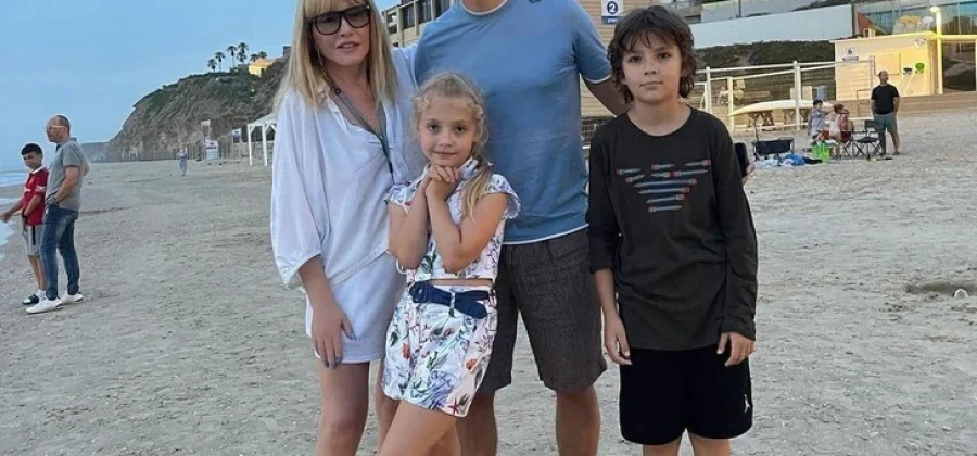 Пугачева больше не выходит на улицу без трости — фото