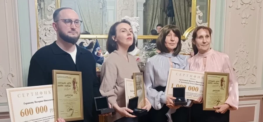 Слэнг на время, эмоции — навсегда. Кто лучше всех написал для подростков