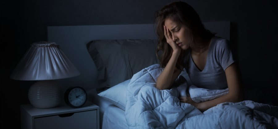 Сомнолог назвал неочевидную причину развития бессонницы